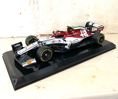 Voiture 24 alfa romeo - f1, 1/24